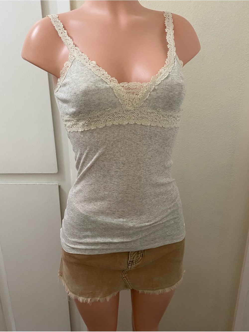 Y2k Abercrombie light gray lace tank top